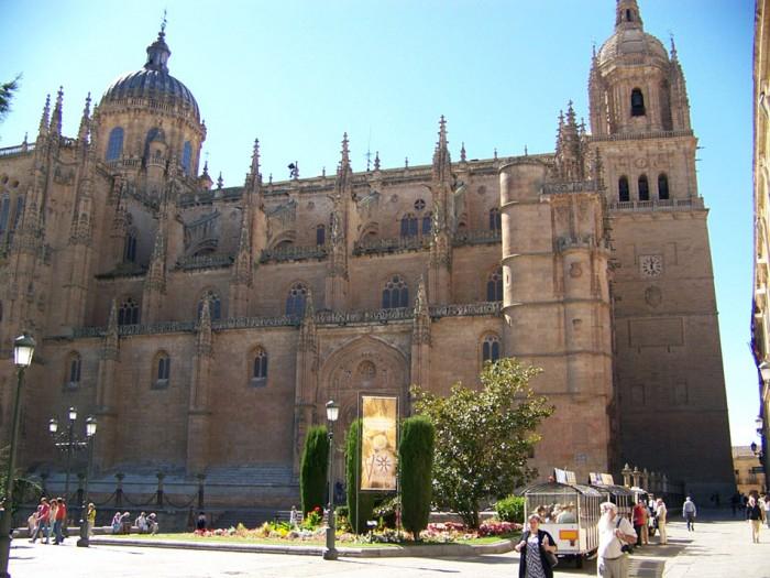 LaCronica_SA's tweet photo. La 2 graba un documental sobre patrimonio en Salamanca http://t.co/MUsa5is5w9 http://t.co/bHygpSwyNP