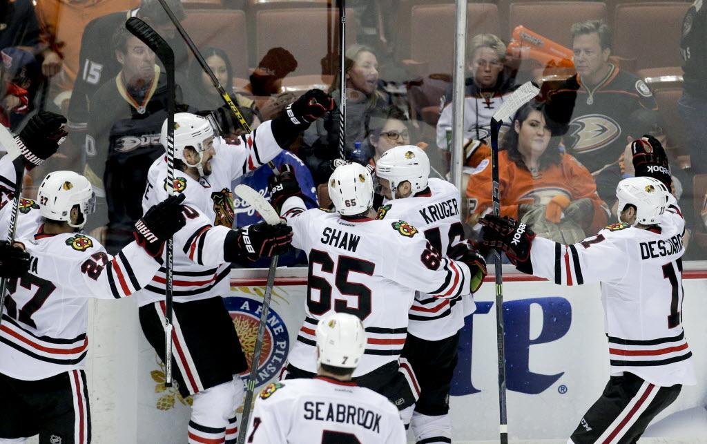 Suntimes's tweet image. Relive Blackhawks' epic 3OT thriller via Twitter: bit.ly/1c4OPjn  via @dancahill_cst