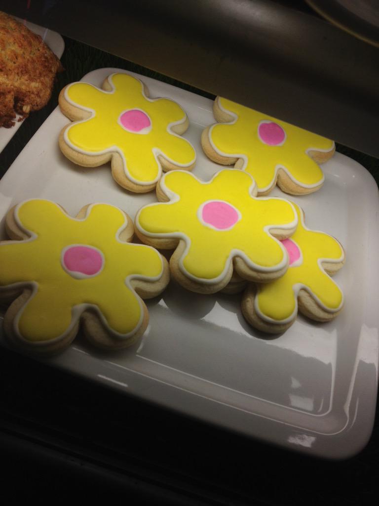 OshawaDowntown's tweet photo. These sweet treats from @IsabellasChoc  look sunny enough to brighten your day!! #downtown #sweet http://t.co/2qgmenYEYm