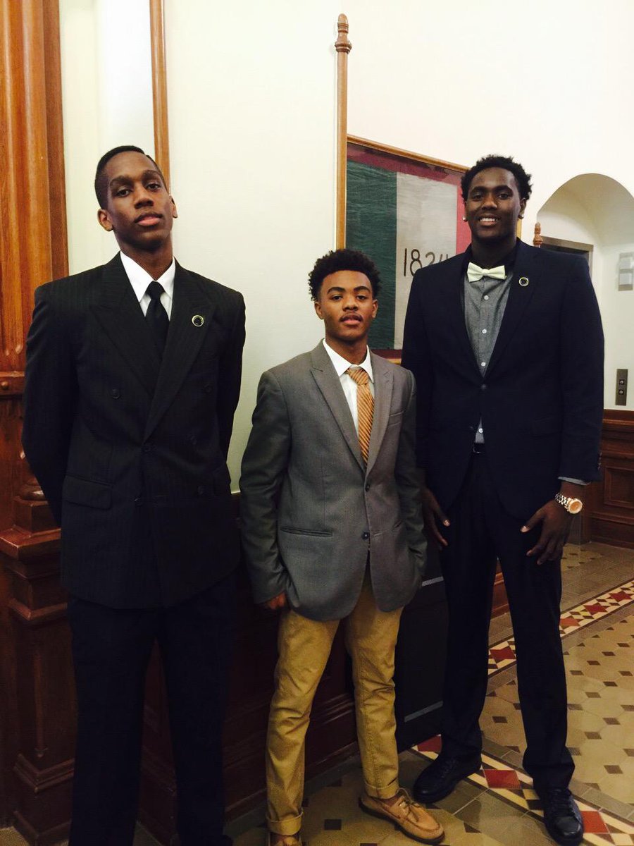 kdotcash's tweet photo. 🙏👔💰 http://t.co/M4iqYY0IvC