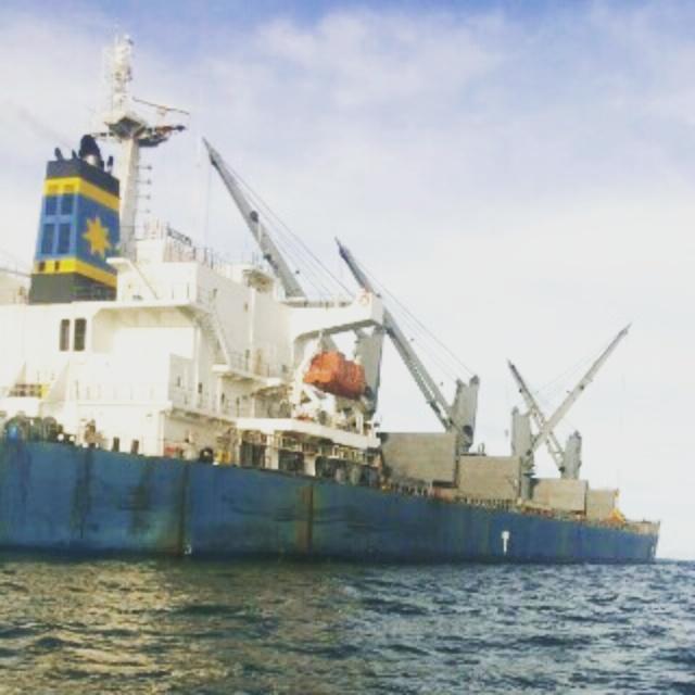 NasdemThacun's tweet photo. Sdh complet muat batu bara siap brangkat menuju india 9hr 9 mlm terombang ambing di lautan http://t.co/3m31yBr0go