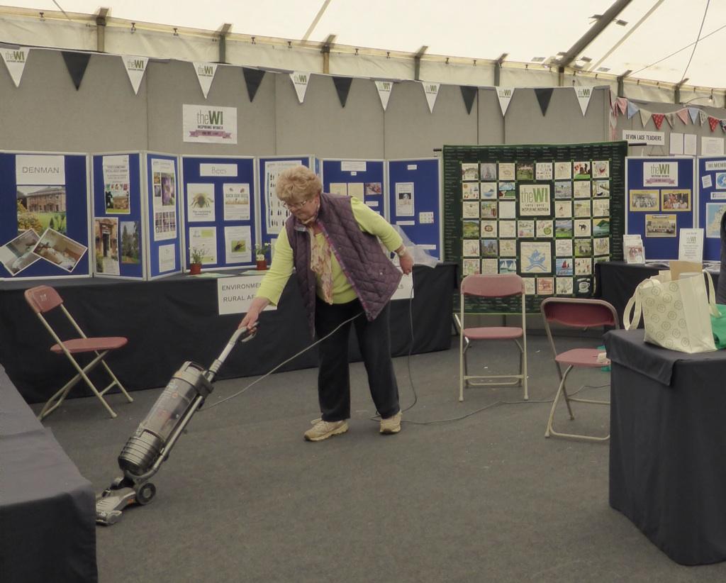 birdieposts's tweet photo. #DevonWI doing last minute @WomensInstitute chores ready for your visit @DevonCountyShow West Country Crafts tent http://t.co/sXwy1TkyuQ