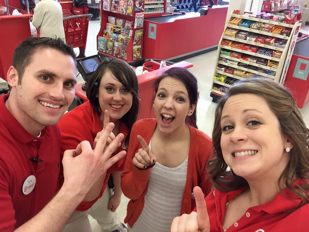 HaileyEibler's tweet photo. Red card 1...#GinnySwag on the map! #saving5 #boom @AspiczkaJ @TravisNemanick @JakeHlebain @TonyEnyi http://t.co/gHN0gfF3Wc
