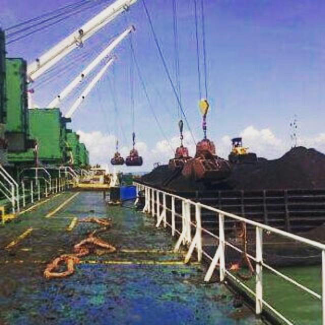 NasdemThacun's tweet photo. Lg sementara krj di tengah laut kaltara usai iru diantar ke cina sesuai pesanan pembeli http://t.co/nEASYUs9rl