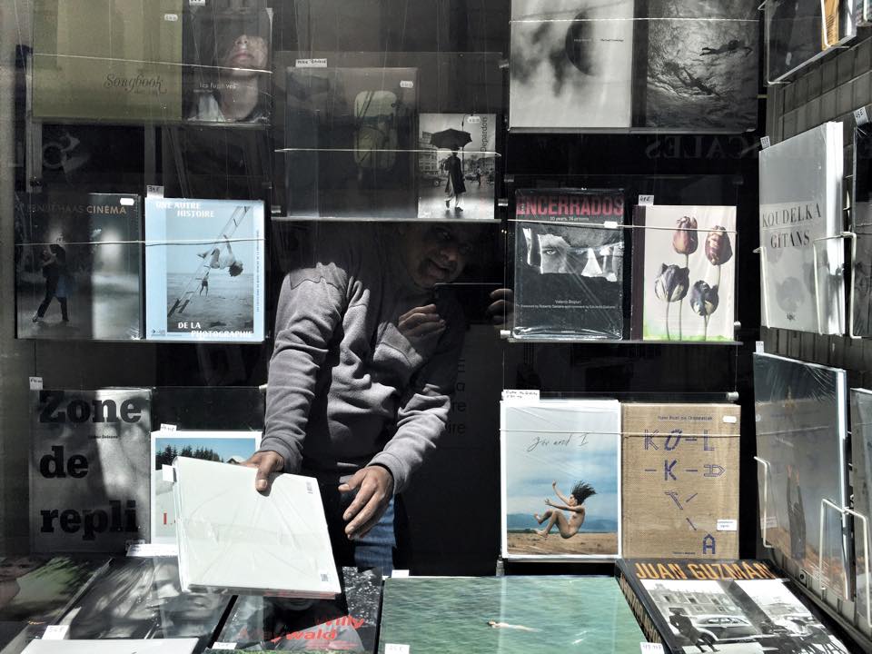 ENCERRADOSlibro's tweet photo. #Encerrados nella splendida libreria di Parigi #ChambreClaire! Domani presentazione  @61Paris http://t.co/wwxAN6LblD http://t.co/wDHiHmeenc