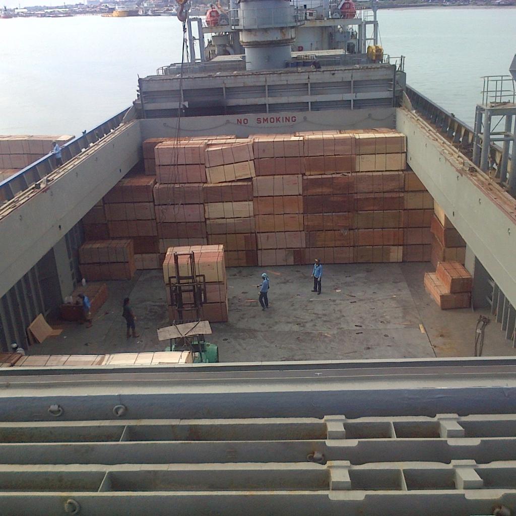 NasdemThacun's tweet photo. Lg krj plywod yg mau di kirim ke jepang dan korea http://t.co/C3slVEmd6A