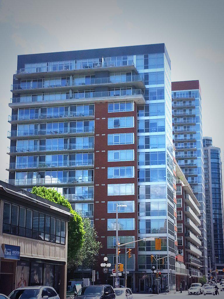 PhilMacMillan's tweet photo. SOLD FIRM! 
1 bed 1 bath condo in 180 York St. 
Congrats Debbie,  Chad and Colleen! http://t.co/QgEdQPhjBk