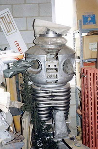 LostInSpace2015 tweet picture