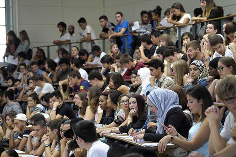 lemonde_campus's tweet photo. Le port du voile n’est pas « une menace contre l’institution universitaire » http://t.co/0aup1ueh2N http://t.co/j3bngrk0Jv