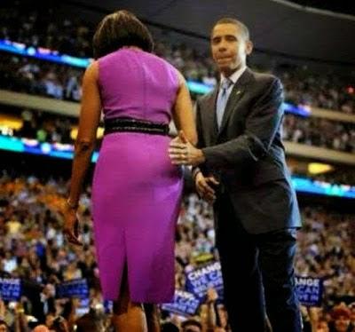 voopinmag's tweet photo. [ Gold Rush News ] President Obama taps Michele’s Butt [SEE PHOTO] http://t.co/JB4T5OB6oD @Goldrushnews247 http://t.co/cxICIwnGSy