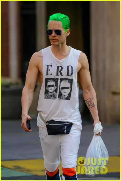 Lestat_7_11_176's tweet photo. .@JaredLeto's Green Hair Looks Brighter Than Ever Today! 😜 👍

@JustJared - http://t.co/vbQ1qICvFF http://t.co/1AwBXOHgR6