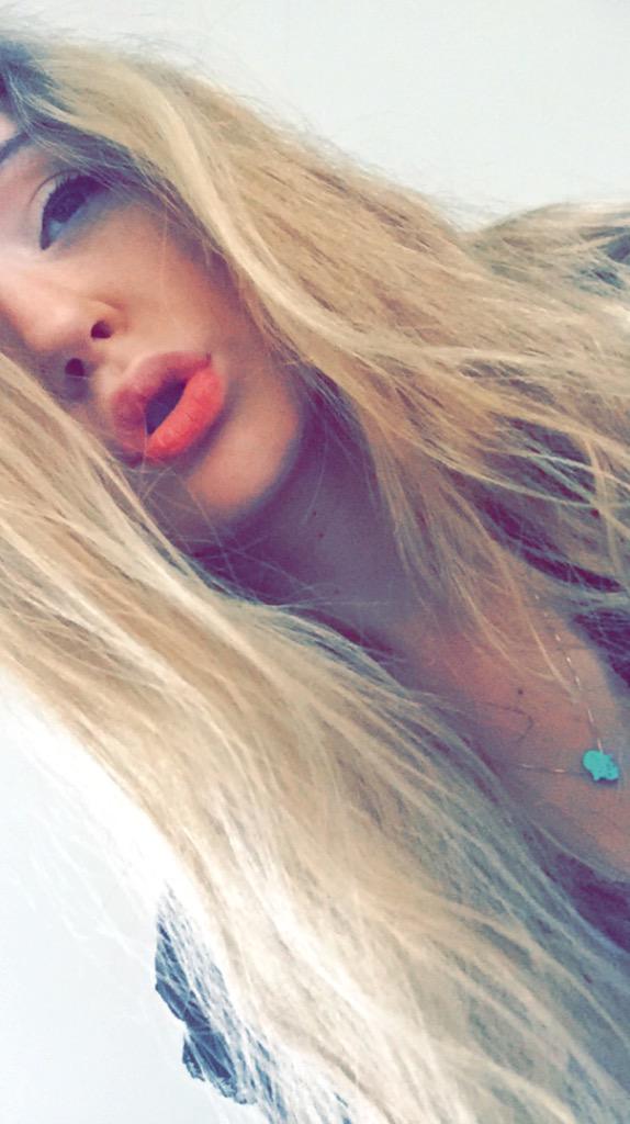 littlebitchlife's tweet photo. pic slip of my huge fucking lips. #hugeforme #dontgetsnippy http://t.co/8J1tV0hGIt