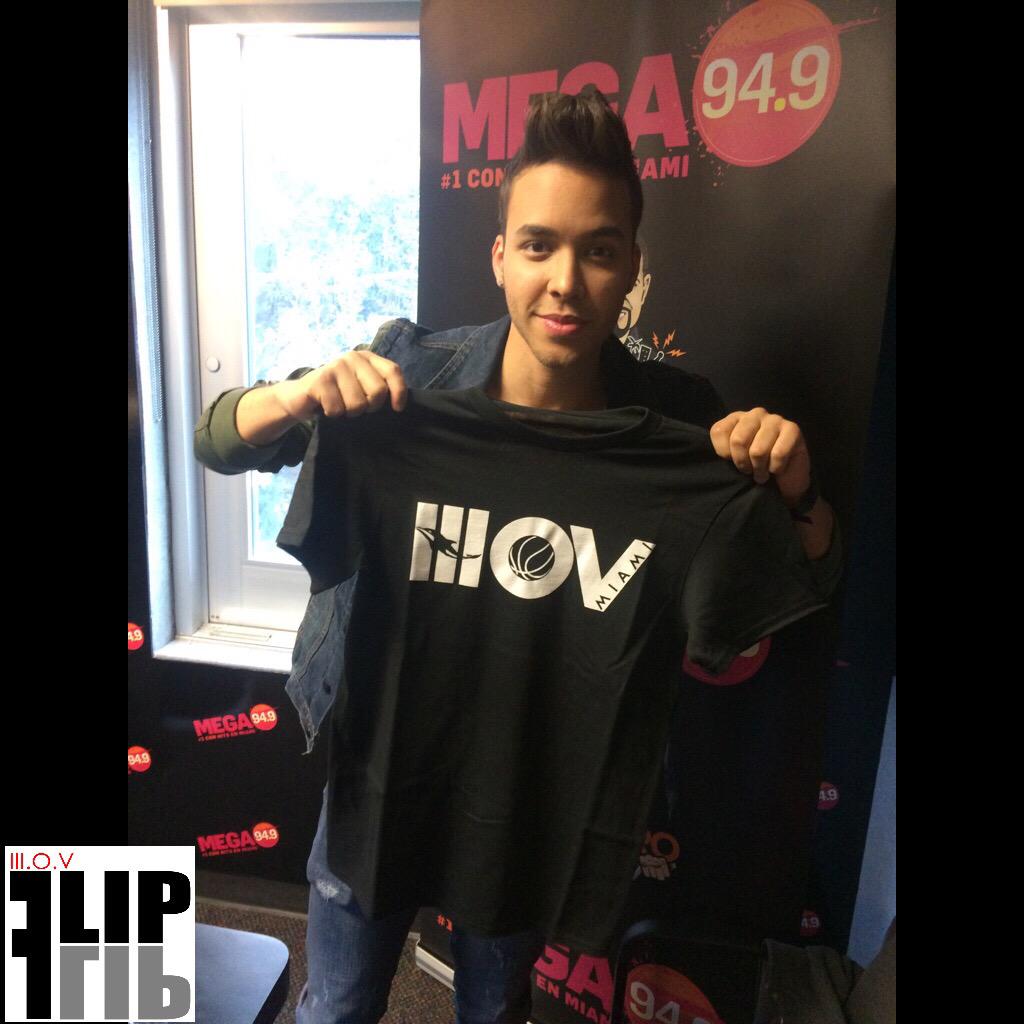 fliprios's tweet photo. #WayBackWednesday with the homie @PrinceRoyce repoint his #IIIOV TEE from http://t.co/fJS181K6zg http://t.co/DxBTlMYUZz