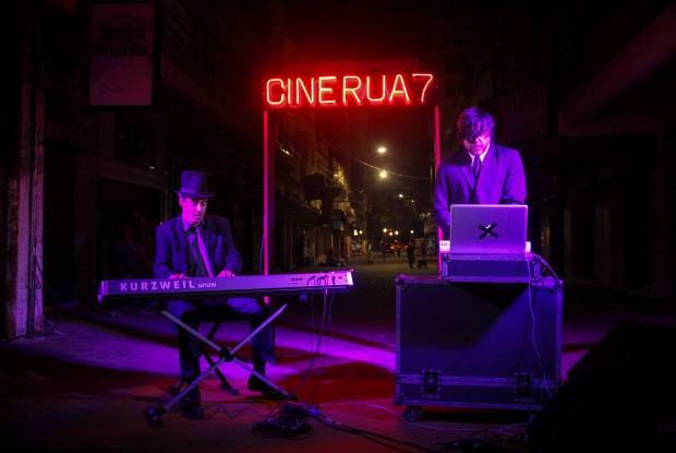 Devido às chuvas, Cine Rua Se7e será realizado embaixo da Terceira Ponte!

Veja a programação: ow.ly/NckFf