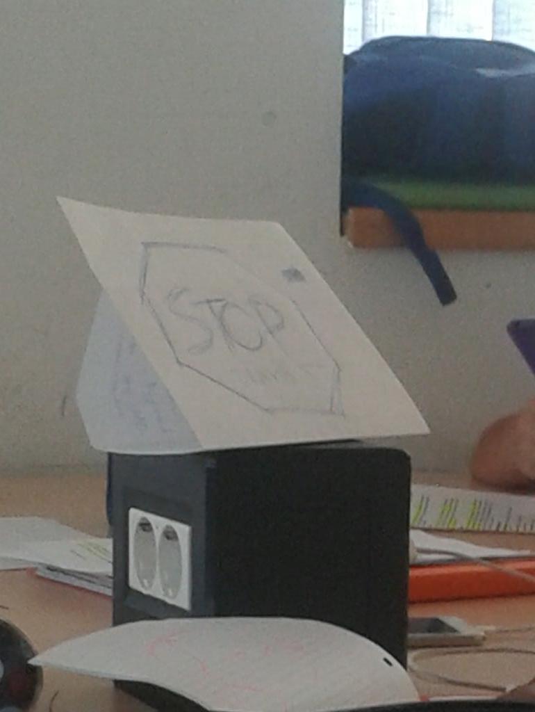 carmenbriblibli's tweet photo. así está el plan en la biblios #stopvicio http://t.co/LjujBNZWLn