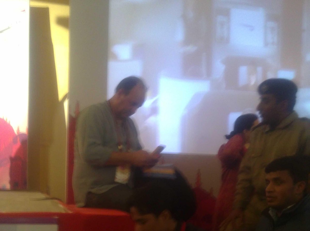 Richa_Gautam's tweet photo. Hey look! Here @DalrympleWill tweets! Found the picture in my #JLF archives! #JLF2014 http://t.co/Y93n6UC729