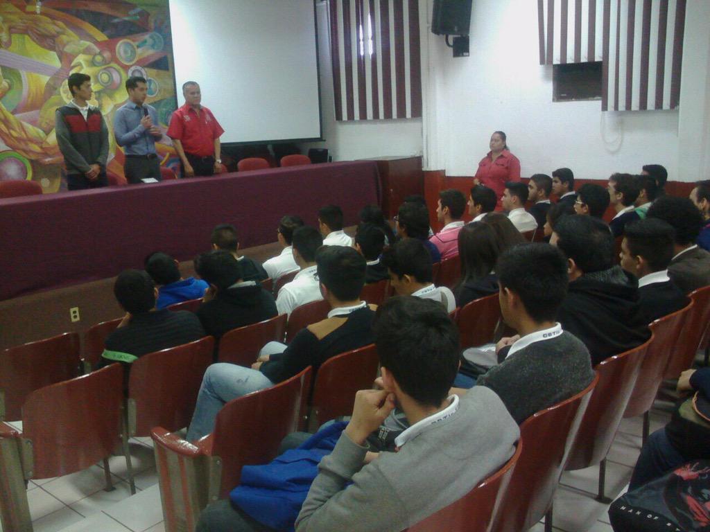 IMJ_DGO's tweet photo. Con diversas dinámicas seguimos festejando a los estudiantes técnicos, ahora en el CBTIS 110 #ContigoEstudiante http://t.co/Fji7hFRLPX