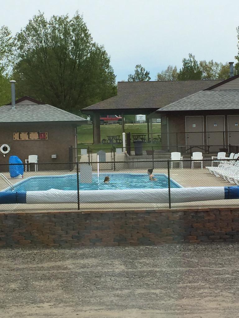 SilverLakeRC's tweet image. The pool is OPEN!  #brrrrrrrrrrr #poolseason2015