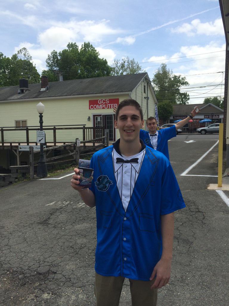 dl6268's tweet photo. Gouda pocket scheduling in Newtown #FishOnTheRoad @BPTBluefish http://t.co/2VvYT1WIjW