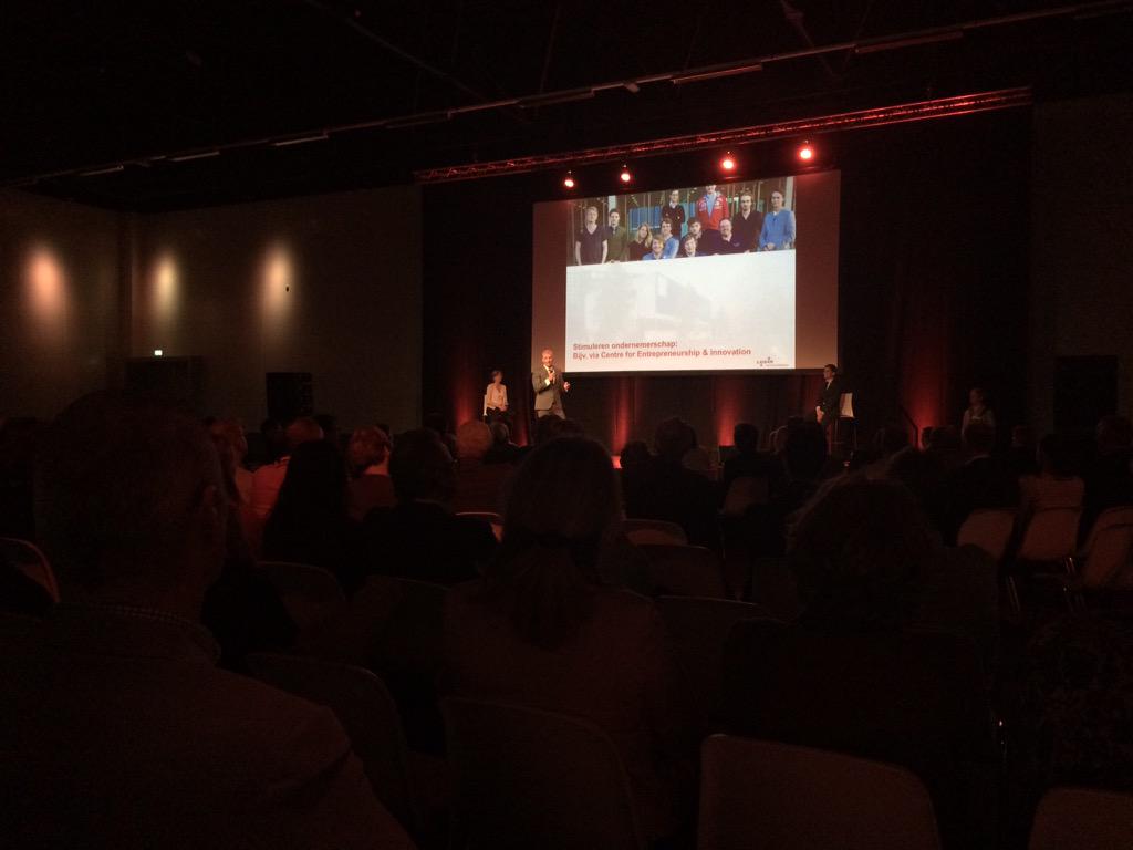 rudoslappendel's tweet photo. Met Leidse ondernemers op de jaarlijkse bijeenkomst. Presentatie @RobertStrijk @paullaudy en @MarleenDamen #OBL2015 http://t.co/SSpELXuWic
