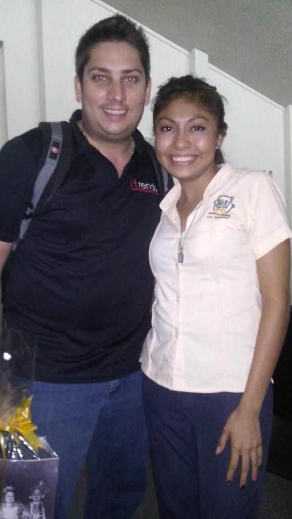 XailBallester's tweet photo. Con @manuelgantus después de una muy buena conferencia #chicosMellenials @itrendsmx en #turismoytecnologia http://t.co/sHIffzKvfS