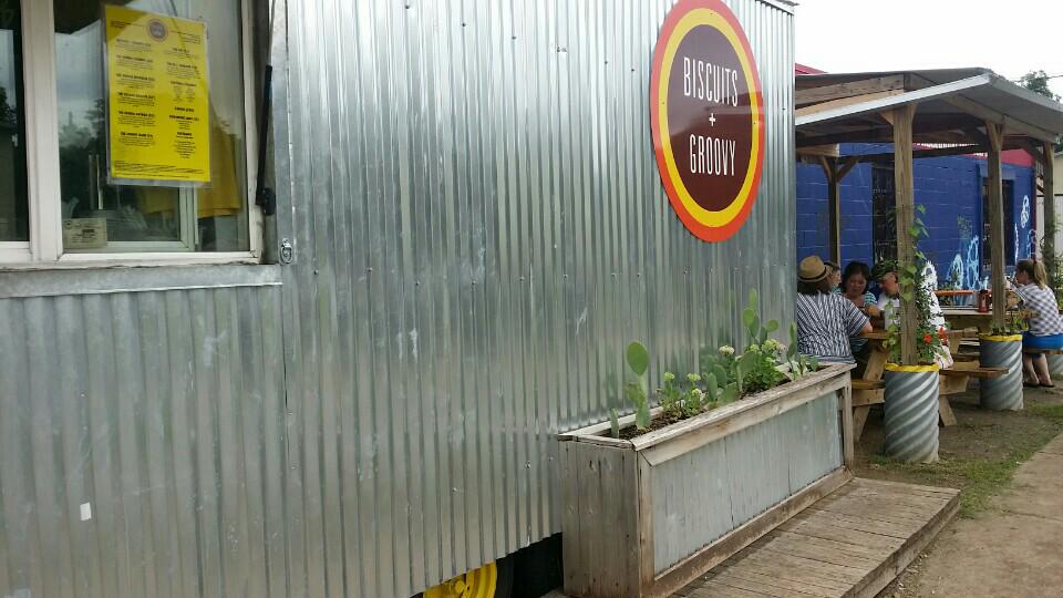 TheWeyEyeSeeIt's tweet photo. The line is much shorter on Wednesdays LOL (@ Biscuits + Groovy in Austin, TX) https://t.co/7Ucsr8BKye http://t.co/8aEursSsDw
