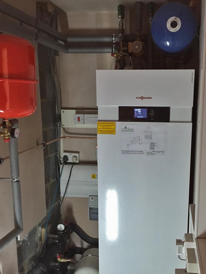 Joule_Group's tweet photo. Our buffer cylinder installed with @ViessmannUK GS Heat Pump.Installed by @CookesTeam, bought through @Plumbcity http://t.co/WF4HZTGZqq