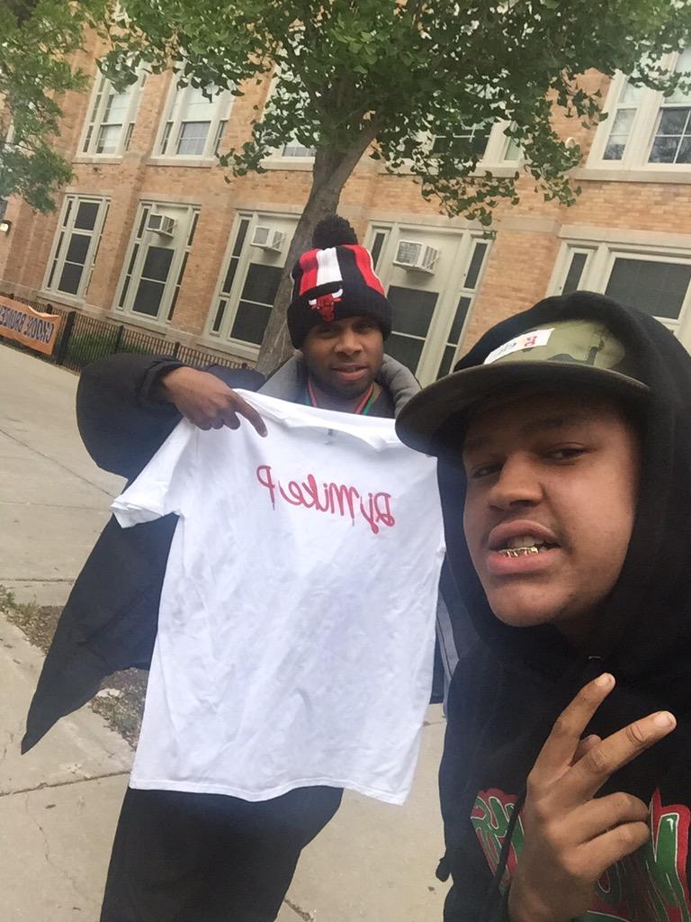 DJMikePOfficial's tweet photo. #djmikepTee drop off: #Hales at 1p #MountCarmel at 2:30p #Lindblom at 3:30p #CommunityCraze 6-9p #10Bones🔥 #thanku http://t.co/TGu2PNJ1He