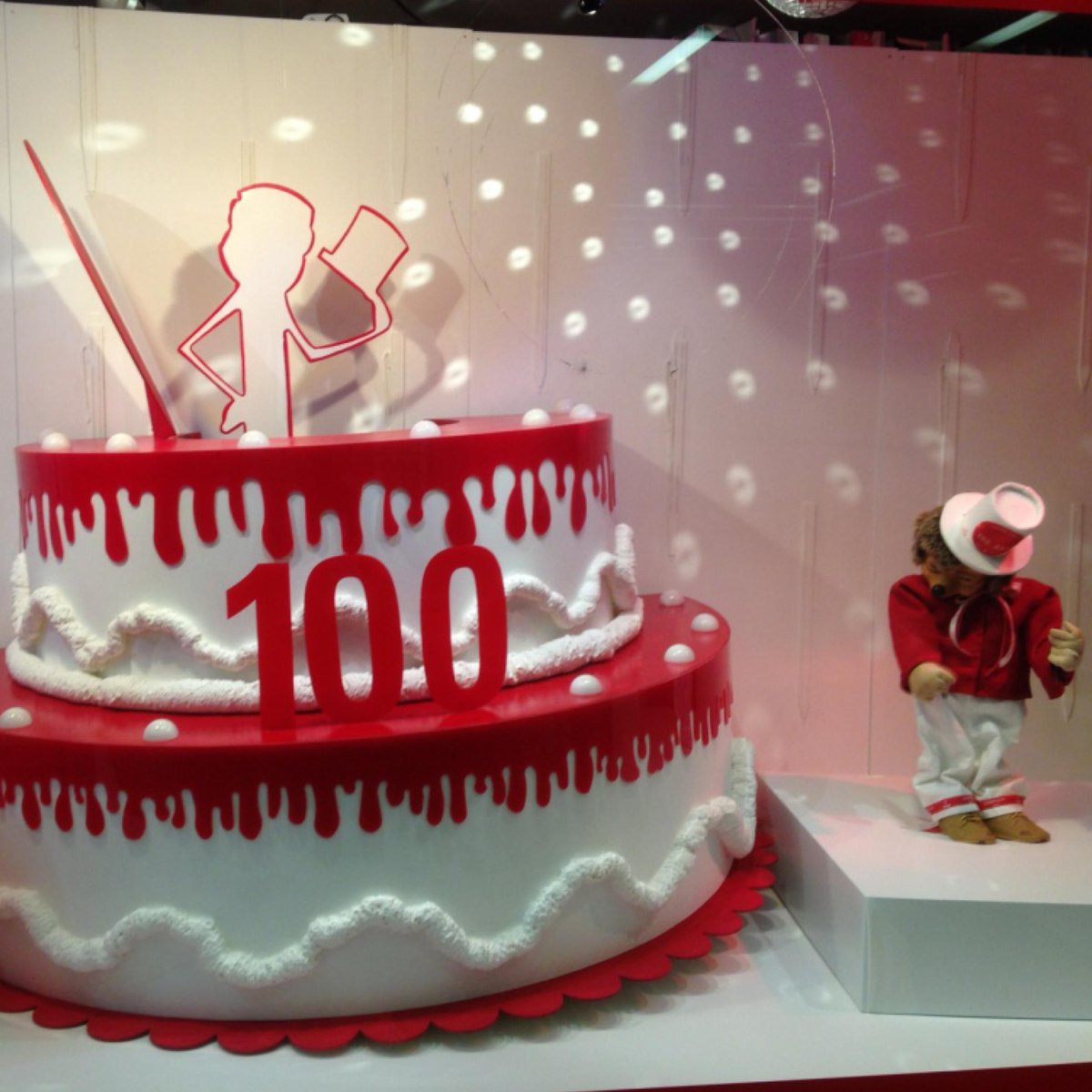 Bonne-Mine jumps out of this anniversary cake for the 100th years of Caran d'Ache! #carandache100