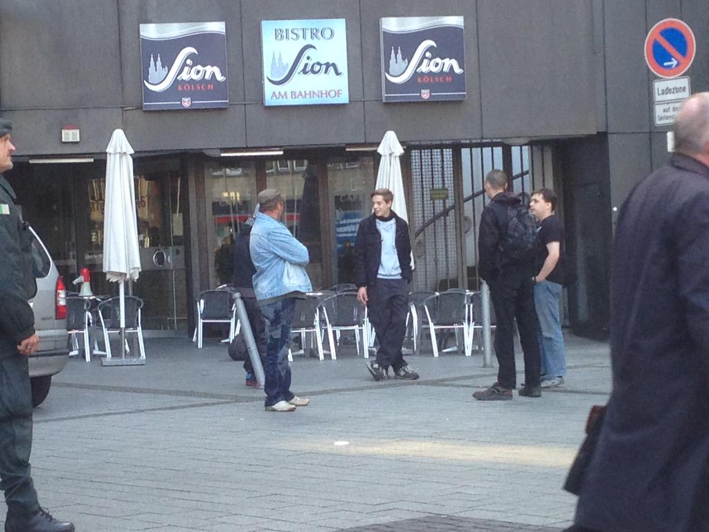 nicholaus_a's tweet photo. Joa, is' jetzt nicht soooo viel... #nokoegida #Koeln #dasisteinganzesVolk? http://t.co/obtii5Rdmn