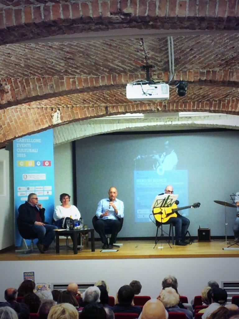 PdeiMestieri's tweet photo. Perché Torino é la cittá del #jazz?Sul palco gli aneddoti e ricordi unici di MarcoBasso e GinoLiVeli @torinojazzfest http://t.co/w36awbltLe