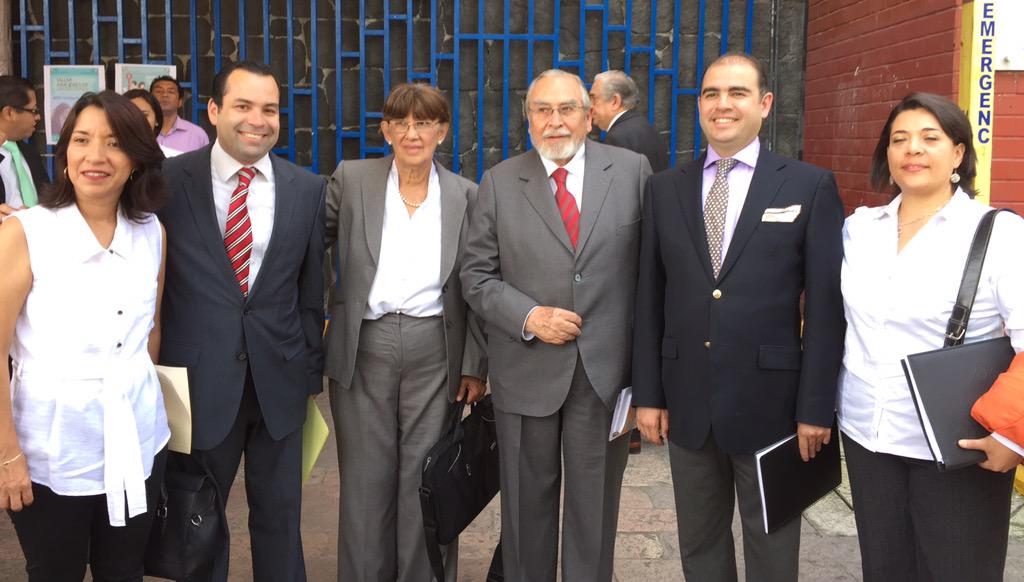 YOCONESTEBAN's tweet photo. Los Candidatos Preparados para el Debate organizado por la @UNAM_MX http://t.co/9uH7YzMOcT