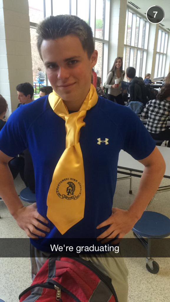 nicksSHARPedges's tweet photo. School is as easy as getting drafted #4.0 #FirstRound http://t.co/OeT6WhgyFN