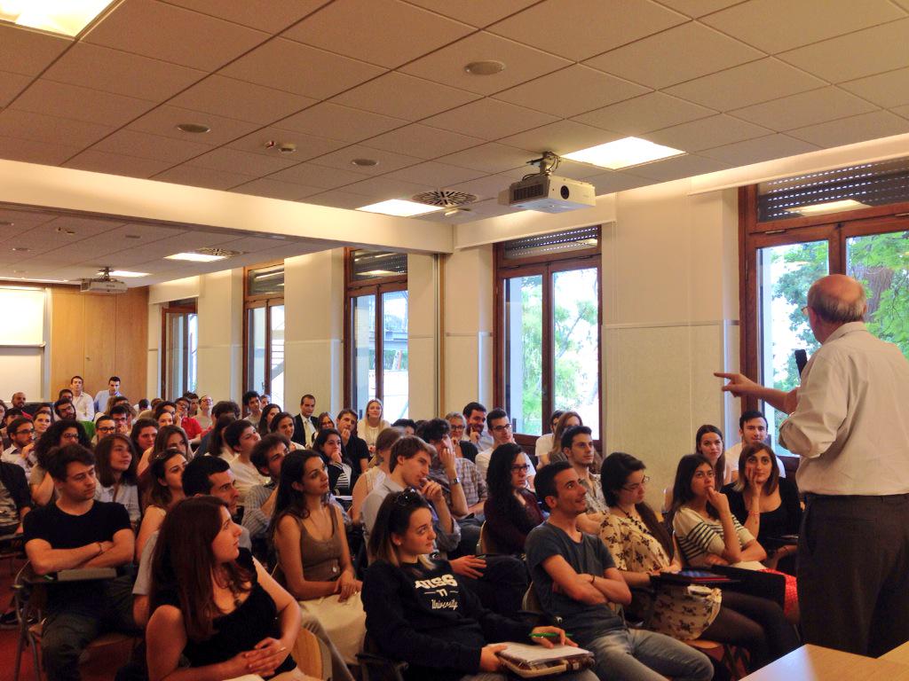 Più di 100 ragazzi e aula piena per la lezione di <a href="/profdalimonte/">Roberto D'Alimonte</a> su #Italicum qui in <a href="/UniLUISS/">Luiss Guido Carli</a> <a href="/Giannilostorto/">Giovanni Lo Storto</a>