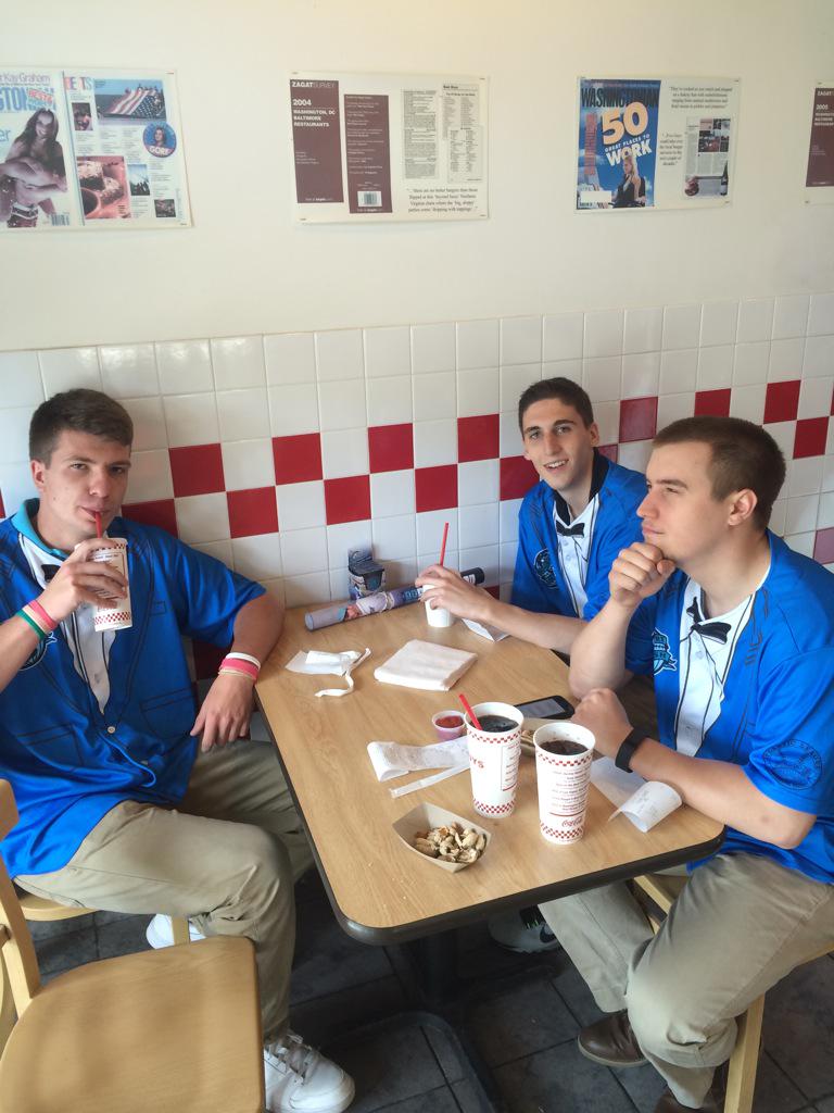 dl6268's tweet photo. #teamthateatstogetherwinstogether #FishOnTheRoad @BPTBluefish http://t.co/BZ2EkS8Pkl