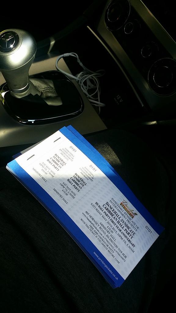 FatzOfficial's tweet photo. #DSHallParty HOLLA 07931346702 South London im AAABBBBBBAAAAATTTTT http://t.co/JECxOIlKXY
