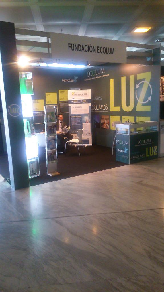 foroLEDsEE's tweet photo. .@FundacionECOLUM participando en el @foroLEDsEE, feria líder del sector de la ilimuminación http://t.co/nRH9zsYdPJ