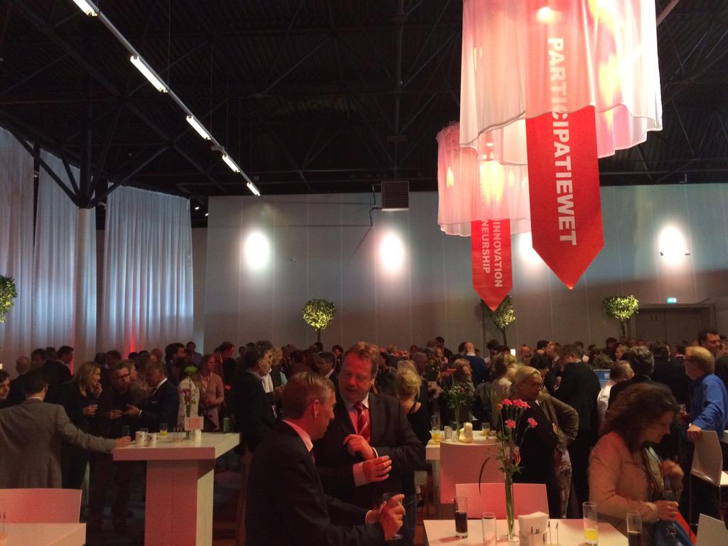 marjanhaasnoot's tweet photo. College071 praat ondernemers bij over bereikbaarheid en economie. Hoge opkomst. Nu elkaar ontmoeten op #obl2015 http://t.co/yA1xk0uxXF