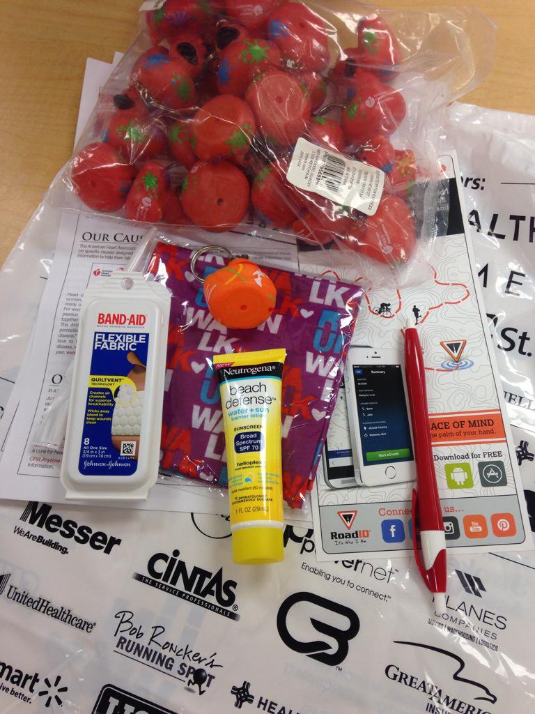 GtownColorRun's tweet image. The bags are in! Just what you will receive + the shirt, granola bar, banana, bandana and water! -feeling excited! 😄🎉