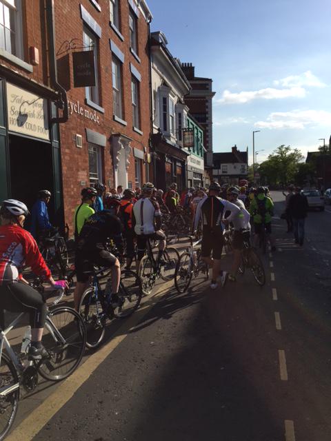 TeamCycleMode's tweet photo. And they're off…#CycleMode #BoardmanLaunch #BoardmanElite #ChrisBoardmanMBE @boardman_bikes @Chris_Boardman http://t.co/INbwKCyjTZ