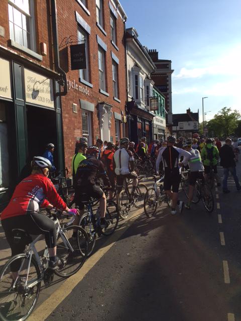 TeamCycleMode's tweet photo. And they're off…#CycleMode #BoardmanLaunch #BoardmanElite #ChrisBoardmanMBE @boardman_bikes @Chris_Boardman http://t.co/INbwKCyjTZ