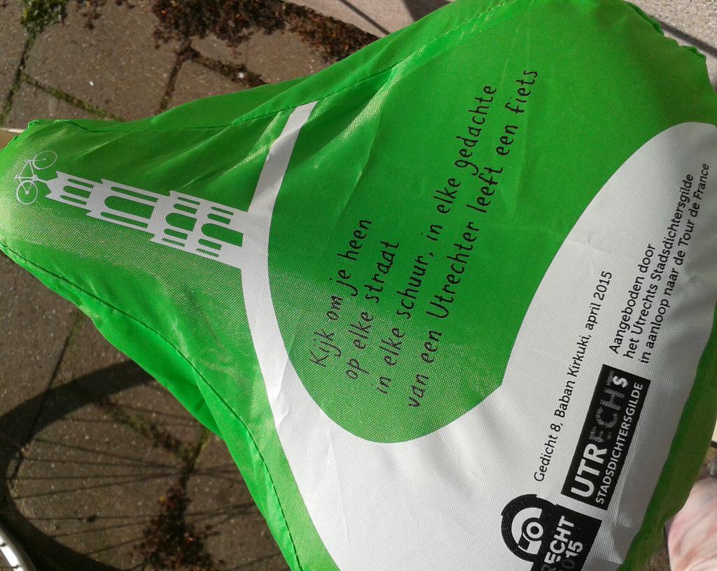 Gespot in Utrecht! Leuk initiatief #stadsdichtergilde <a href="/babankirkuki/">Baban Kirkuki</a> in aanloop naar @LeTourUtrecht #tourkoorts :-)