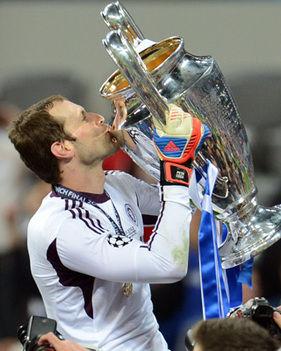 Happy birthday Petr Cech!Be strong and carry on being the best keeper in the world!  