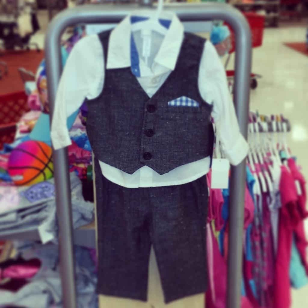 Danny_Mounce's tweet photo. I can't wait to have a baby so I can buy them outfits like this #BabyClothes #CuteBabyClothes #FutureGayDad http://t.co/fLnN6sybef