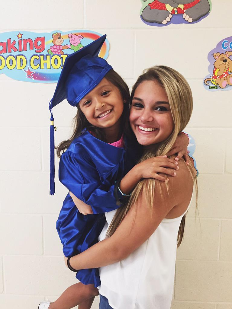 MarieAlexis69's tweet photo. So it begins 😥❤️ #classof2027 #kindergraduate #sistasista http://t.co/M1GDVyuUcg