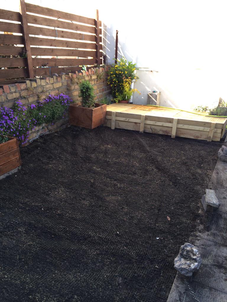 ergonjon's tweet photo. Garden watch update: #seeds #antibirdnet
Excitement will die down now cos not in garden until wkend. #phew http://t.co/L3p9nq4bBX