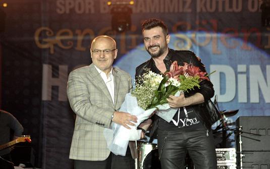 Gökhan Tepe coşturdu

istanbulajansi.com/haber/33864/Go… <a href="/gokhantepemusic/">Gökhan Tepe</a>  <a href="/Beykoz_Bld/">Beykoz Belediyesi</a> <a href="/y_celikbilek/">Yücel ÇELİKBİLEK</a>