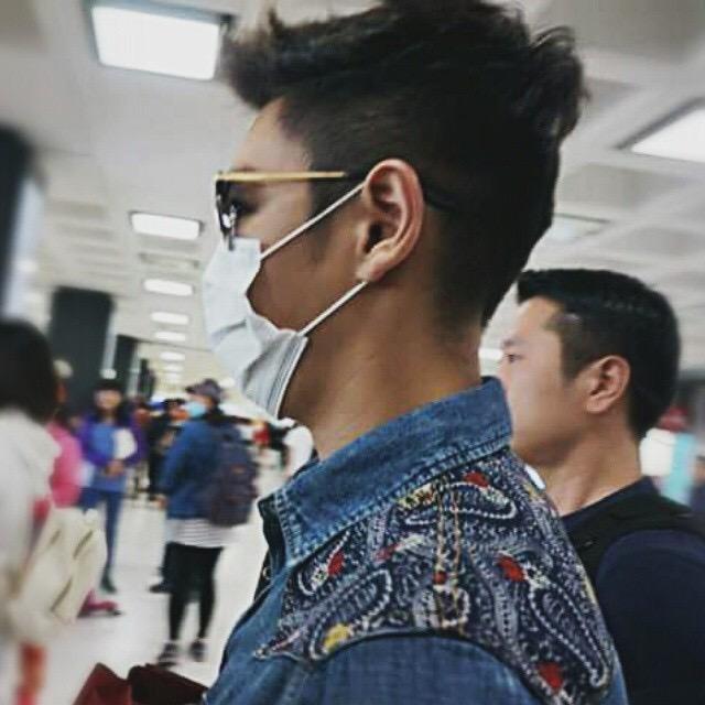 globalcharmers's tweet photo. #top today in saint laurent bandana trimmed shirts €590
© at pic http://t.co/Jv44QMUYpS