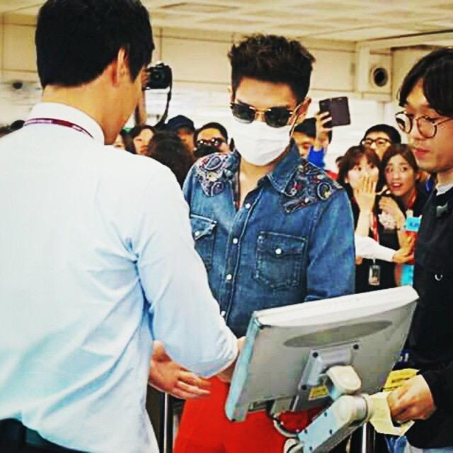 globalcharmers's tweet photo. #top today in saint laurent bandana trimmed shirts €590
© at pic http://t.co/Jv44QMUYpS