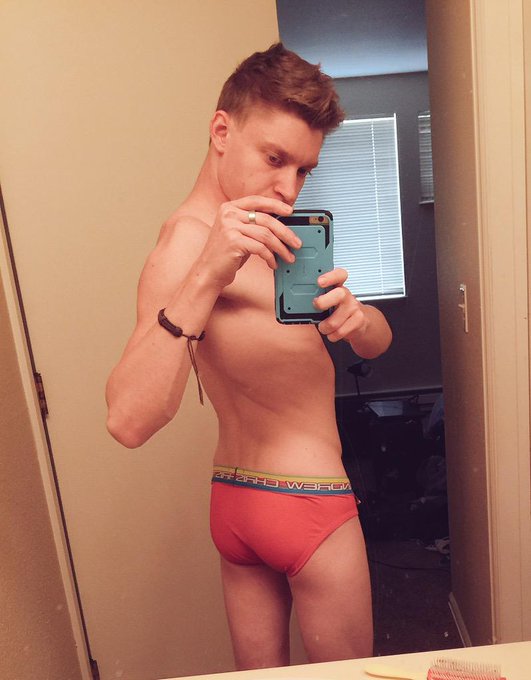 Hump day! Cum play with me on http://t.co/wGhKSQOWeG #gay #gayboy #bottoms http://t.co/bU8ZIvMclo